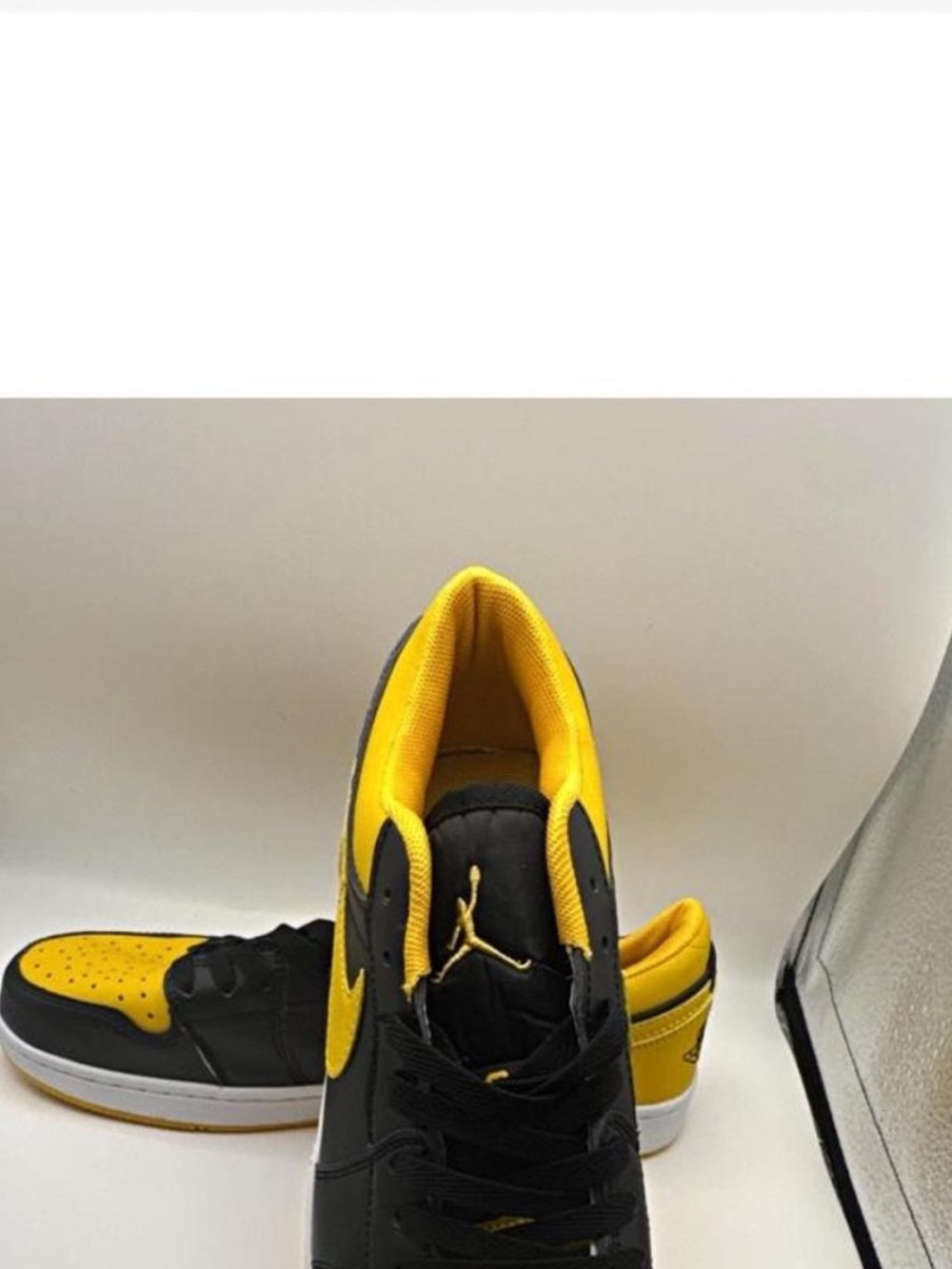 Nike Men’s Black and Yellow Low-Top Sneakers